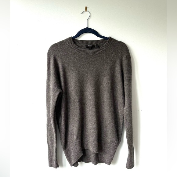 Theory Cashmere Easy Grey Crewneck Sweater - Picture 3 of 8